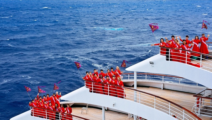 2025世界夫人全球总决赛海上大秀 绽放女性力量