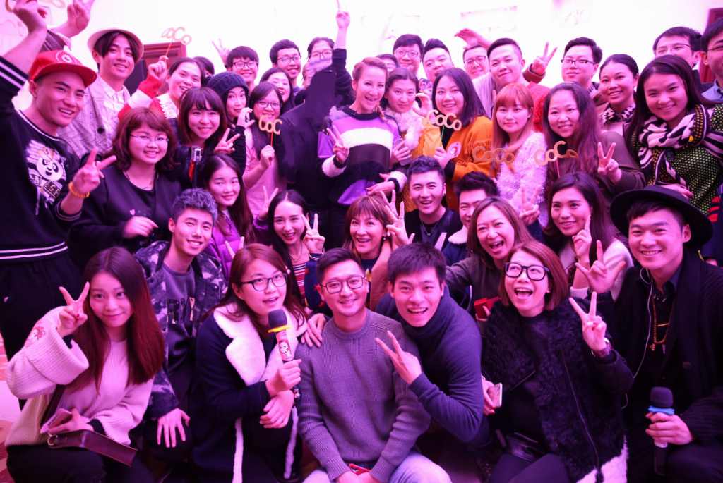 两岸歌迷缅怀CoCo李玟 以信件诉说思念 用爱跨越山海