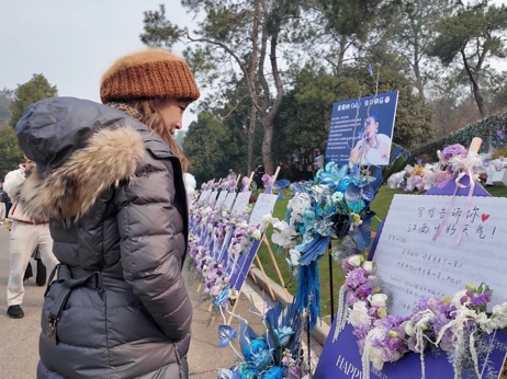 两岸歌迷缅怀CoCo李玟 以信件诉说思念 用爱跨越山海