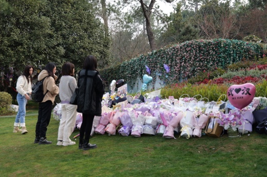 两岸歌迷缅怀CoCo李玟 以信件诉说思念 用爱跨越山海