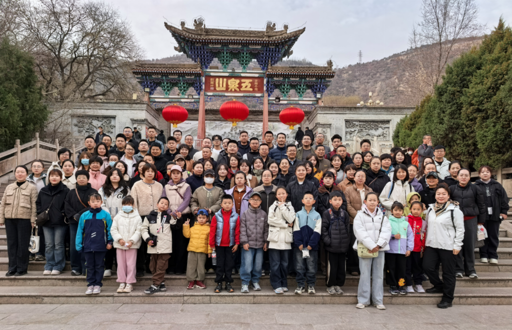 中国人寿财险兰州中支开展“三八”国际妇女节 登山团建活动