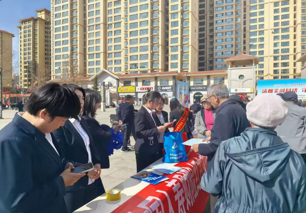 中国人寿财险兰州中支开展3·15消费者权益保护宣传活动