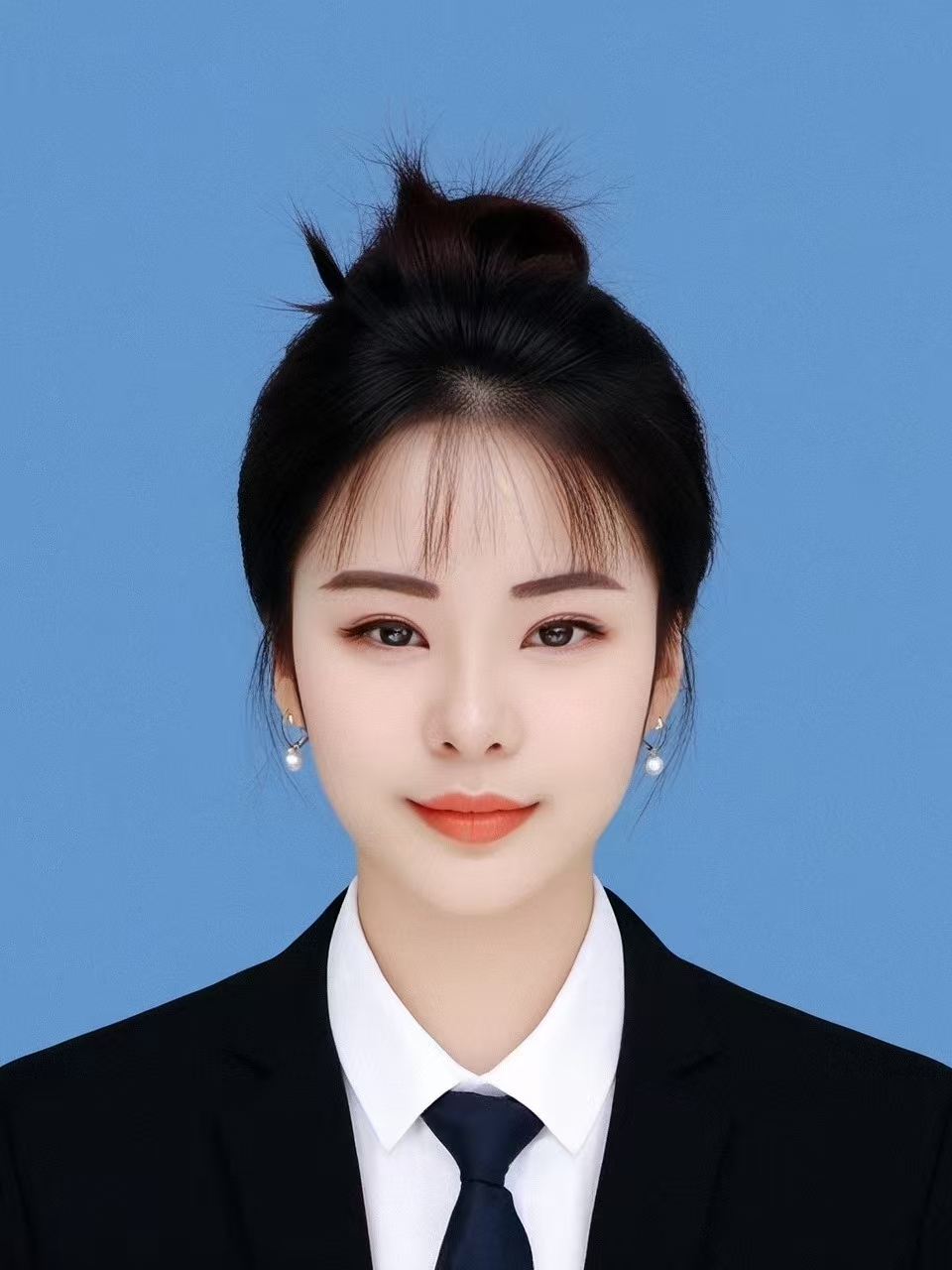 紫微星出山：龙春艳的传奇征程