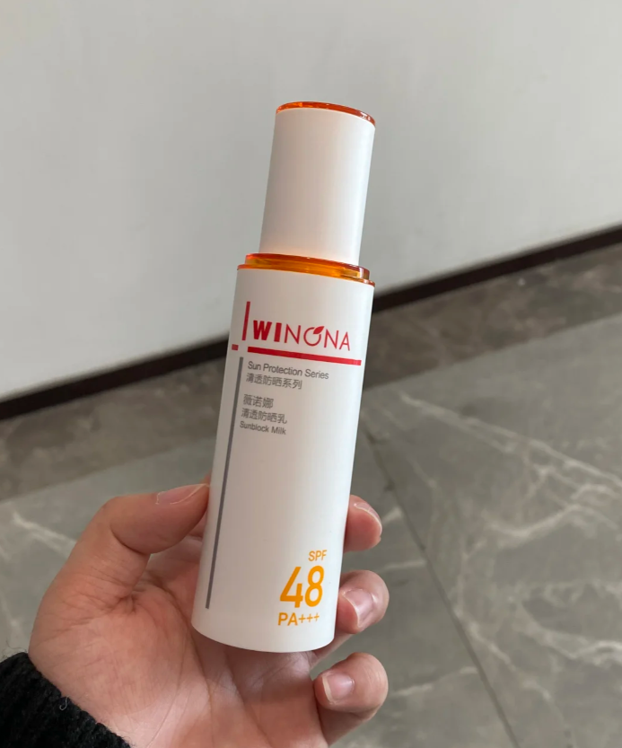 薇诺娜清透防晒乳.png