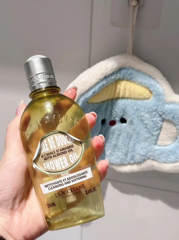 705f0473b6fbdd9951425519994fca6c986de8ba52923bc60cfff62ae594a93a