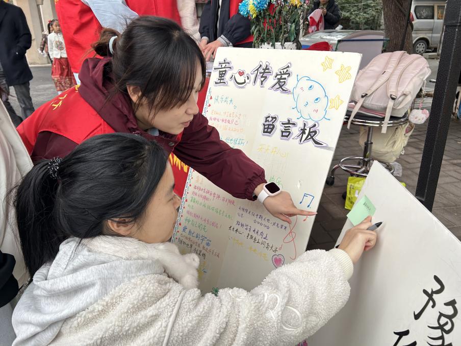 志愿队走进铁塔公园 以艺传爱守护特殊儿童成长