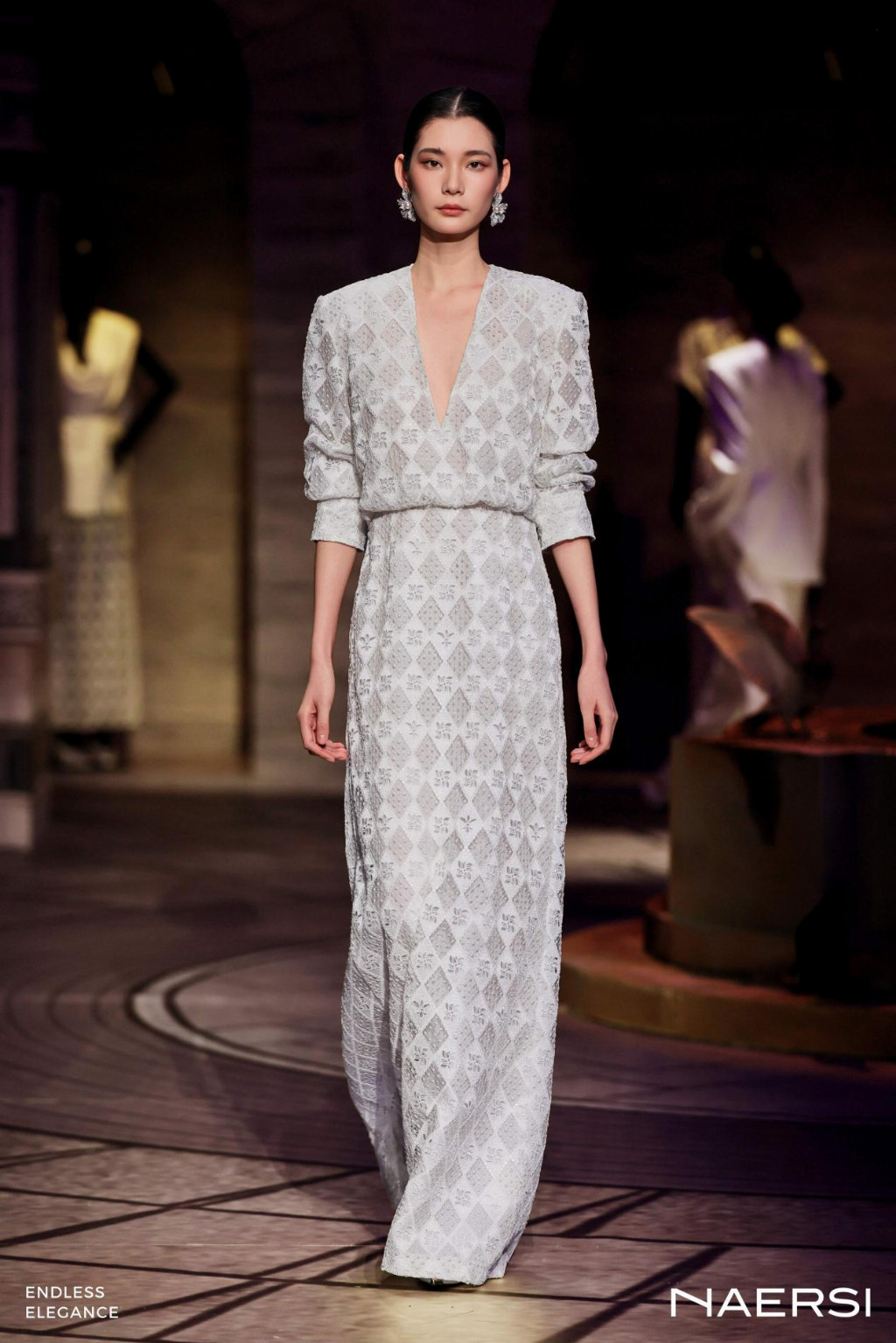 NAERSI官宣升级国际轻奢品牌——一场大秀背后的经营理念跃迁