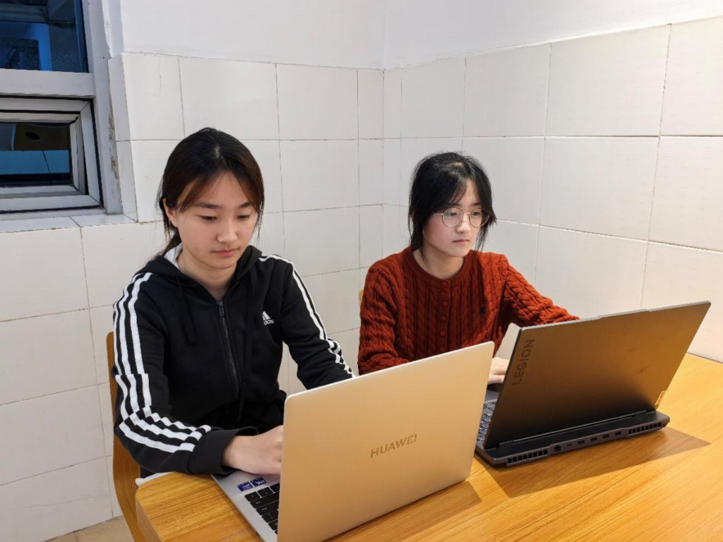 智暖桑榆路：湖科大学子助力银发群体共享数字红利(图2)