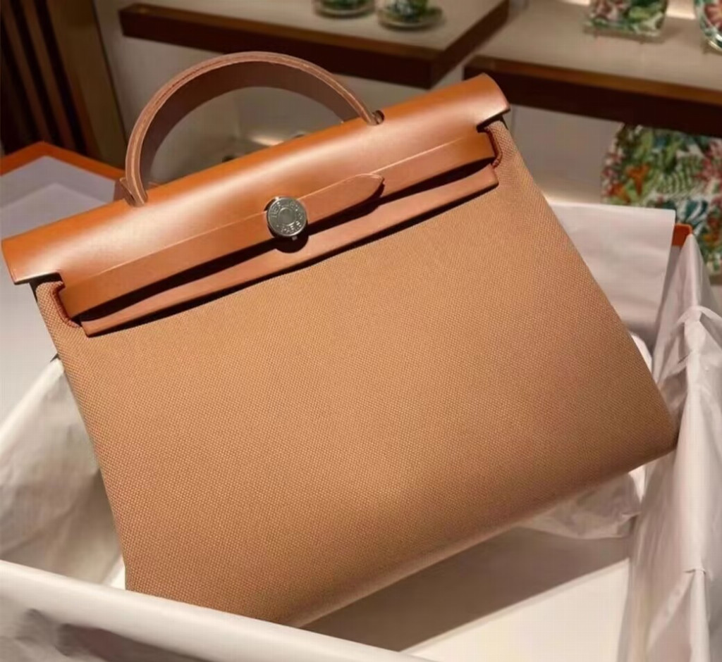 7a85bdb58a37252d5702e4e27539339cf9203823dc840662ade31180b1116f5f