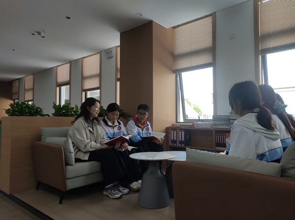 7fbae87456cbe1dd1ba5e9134d1bc263e16d05630018a5ed63caa2b9fb3d20db