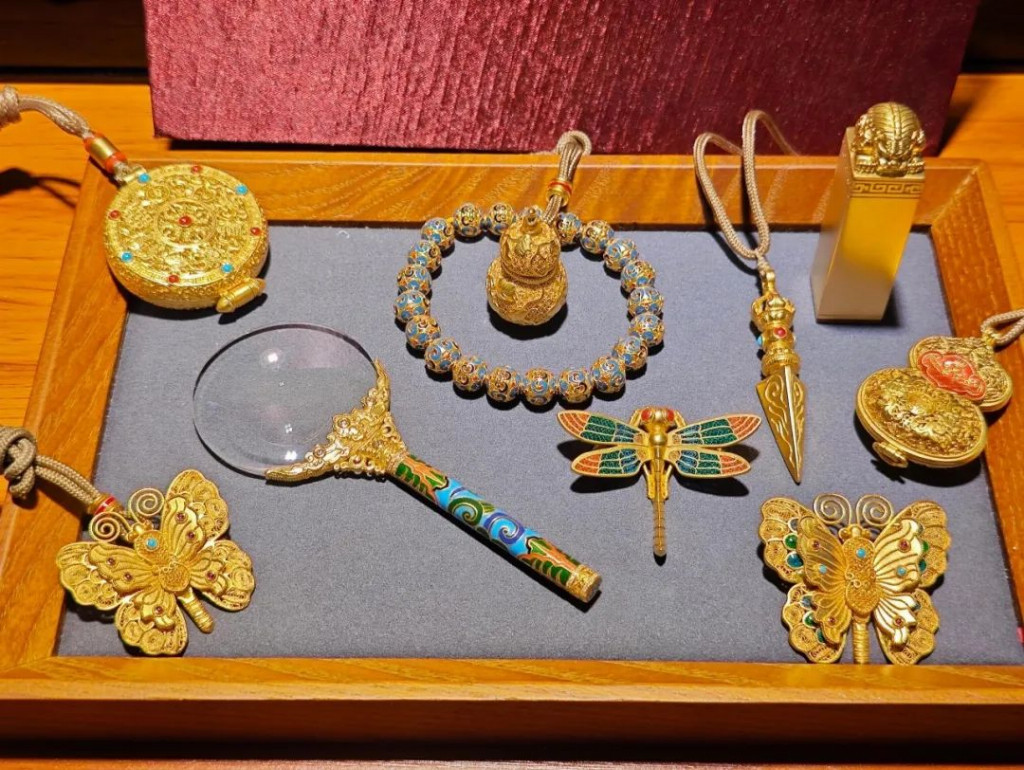 d9b531d53d23f42594d83bf821db14ccf03400fe05fef7e66cdcf557ea2c2563