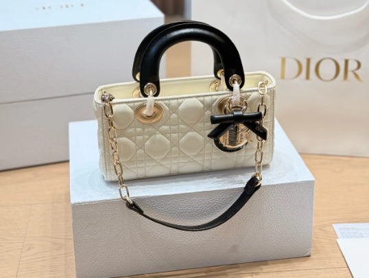 7bdb46978d5498752697a9be43ccf72dbdd70527e51bf8d2396273590338e70f