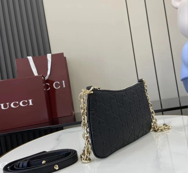 c8cc5f4b9329cd3bca7c3cae6da22cd47c092fcffbfcd3111ce1235f1abe2523