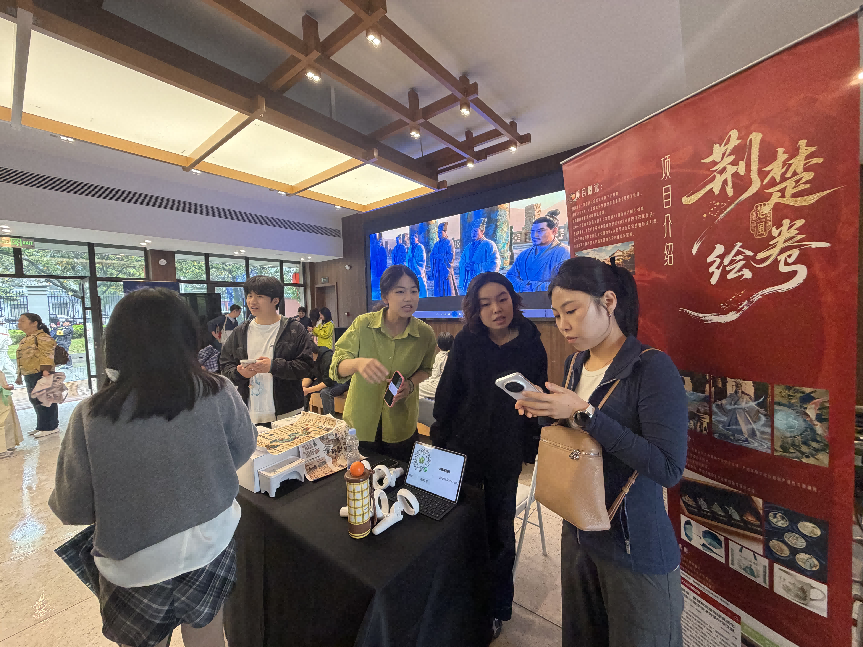 科技焕新楚韵 数字传承文脉 —— 荆楚绘卷团队进驻荆州博物馆开展线下宣传推广