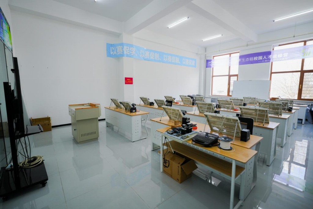 d7485d12e222ef639eced853d6d708294d037bd2089effac2852a0edee5f43bf