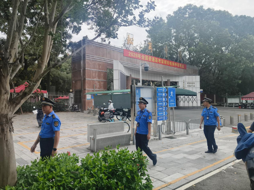 宝安松岗执法队全力护航高考 为青春逐梦保驾护航