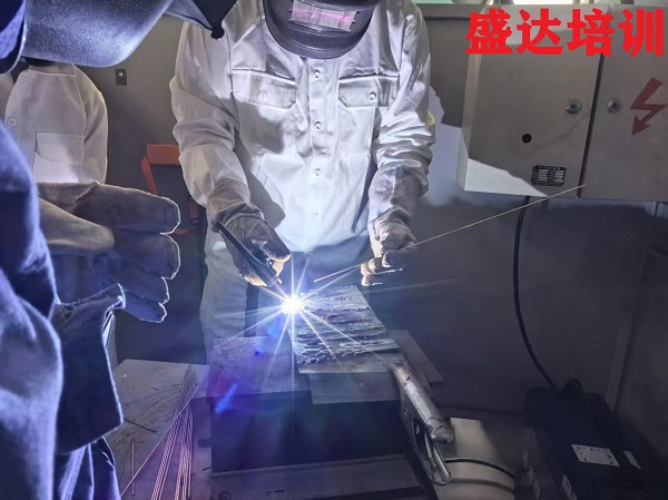 上海特种作业培训机构十大品牌盘点 高压电工低压电工登高作业电焊培训考证实用指南
