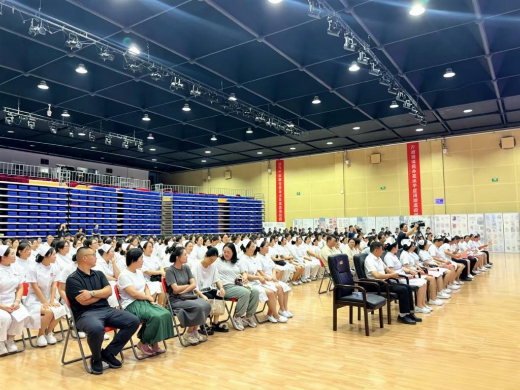 头戴圣帽铭记初心 身披白衣肩担使 山西工商学院护理学院举办&ldquo;慧医杯&rdquo;2023级学生授帽仪式
