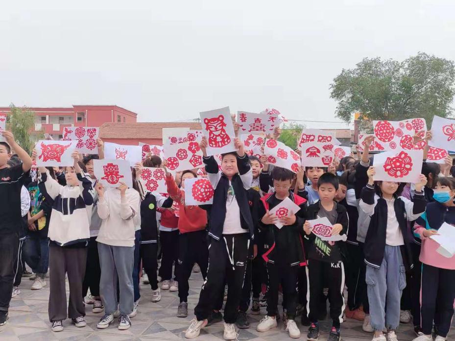 贾淑霞：红纸伴我二十载，巧剪润尽少年心