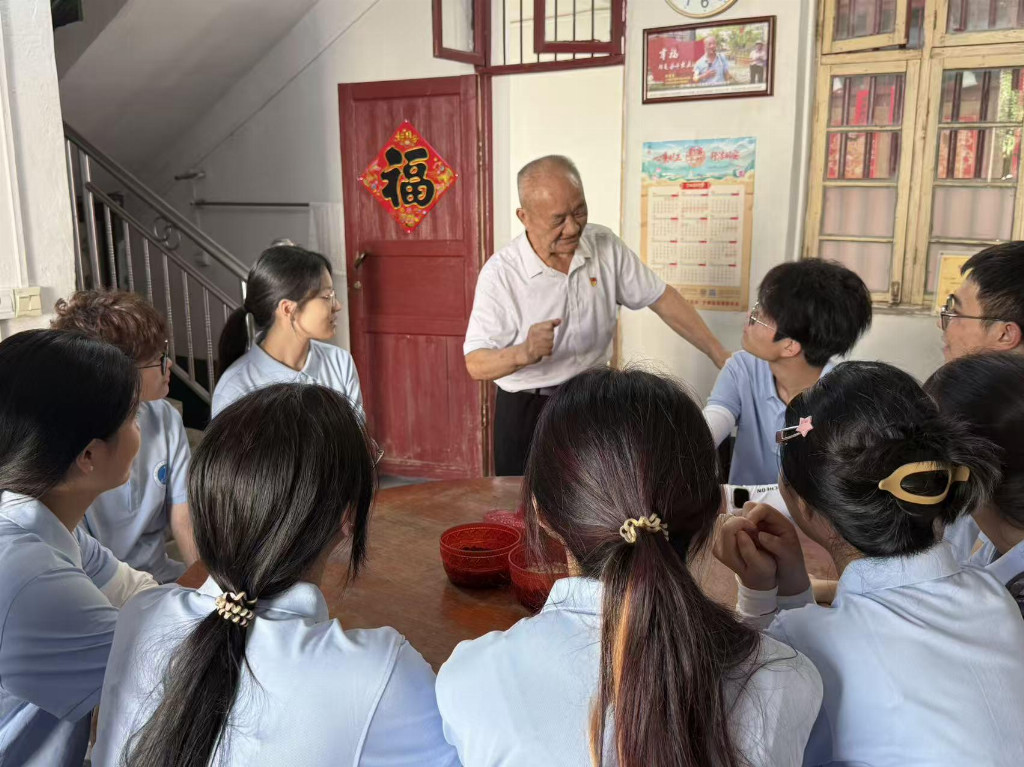 小屋藏初心 青年赴长征 ——经管学子走访潭头村感悟振兴答卷