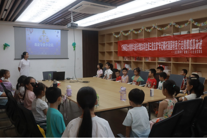 江西师大学子三下乡:普法深耕塘南地 青春勇担赣鄱责 ——江西师范大学数学与统计学院“三下乡”社会实践队赴塘南镇开展法治宣传