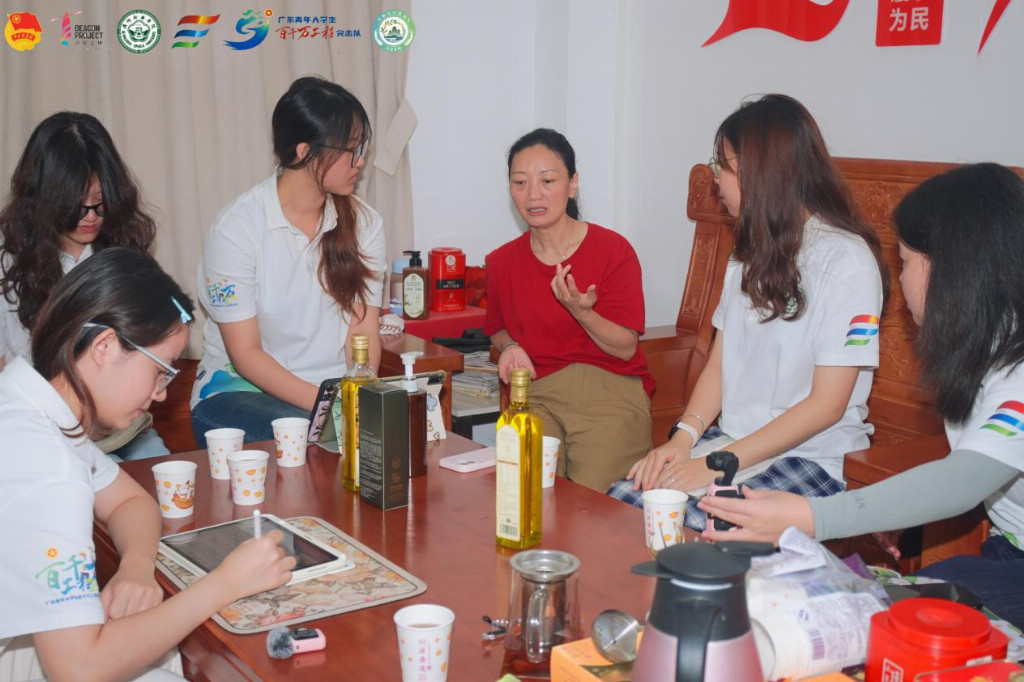 青年踏遍油茶山，一线调研谋振兴 ——广州新华学院“岭韵治行”突击队深入云岩镇开展油茶产业实地调研