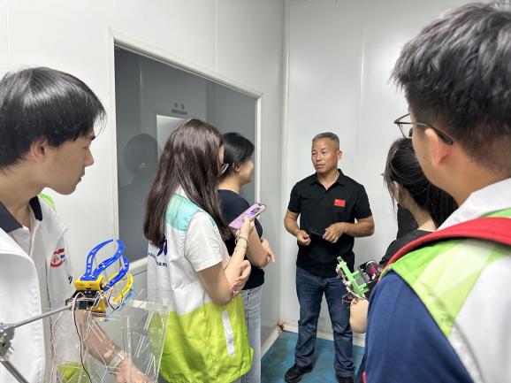 数智深耕乡土，“青衿自动”暑期社会实践团队走访一亩田灵芝园种植基地