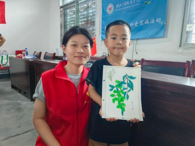 青伴润童心 药香进城乡——陕西工商职业学院“青盾护航”实践团开展中医药文化公益小课堂(图5)