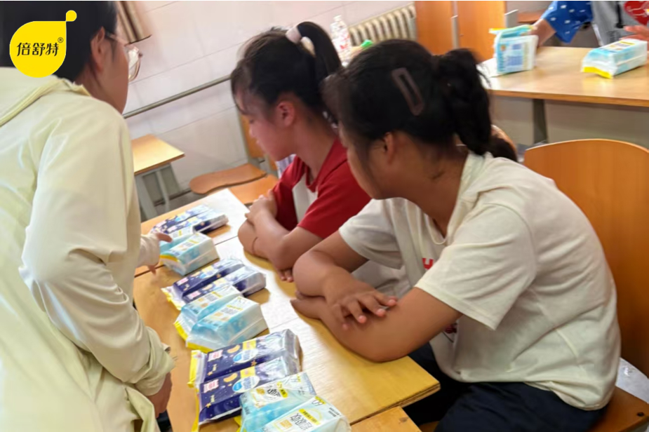 关爱特殊群体，守护青春花开 河南医药大学携手倍舒特向新乡特校捐赠卫生用品(图2)