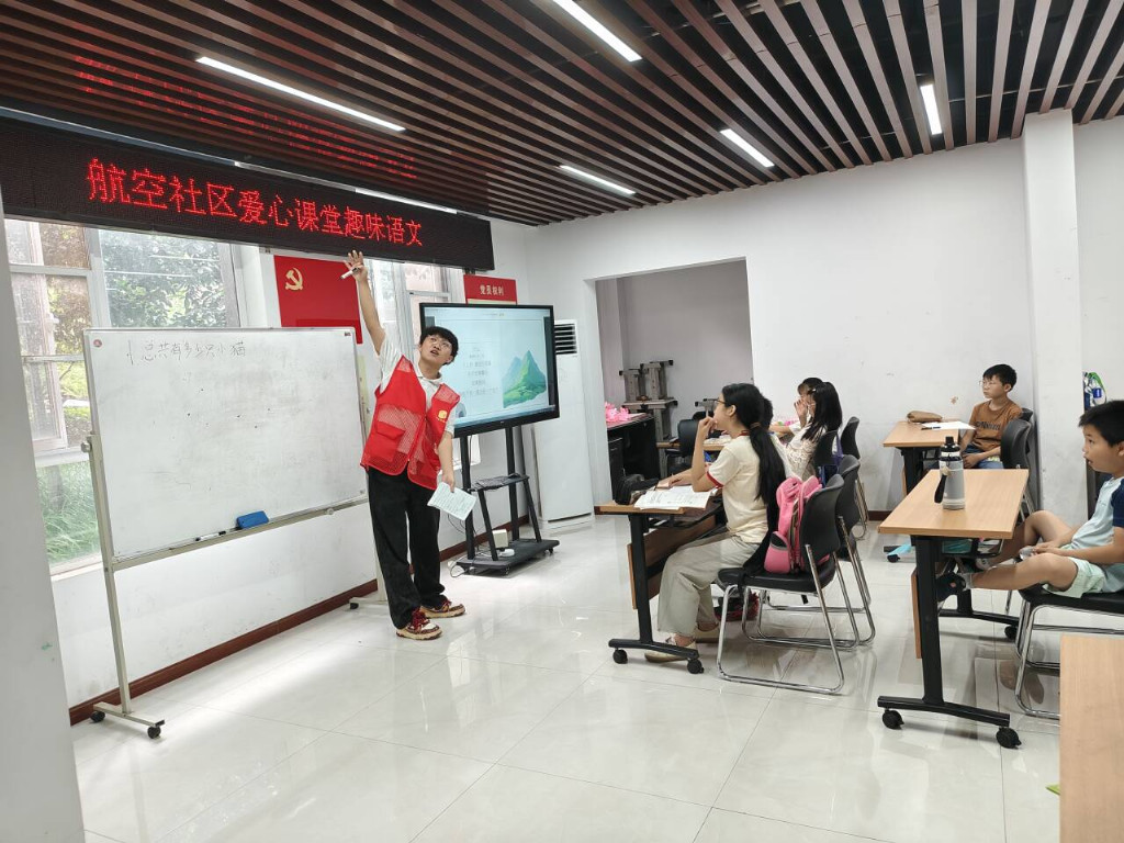 武汉东湖学院智创逐光志愿服务队开设趣味语文课堂，带领青少年邂逅诗歌之美(图3)