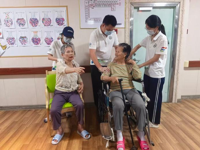敬老情暖朝夕,义诊惠泽邻里(图7) 敬老情暖朝夕,义诊惠泽邻里(图7)
