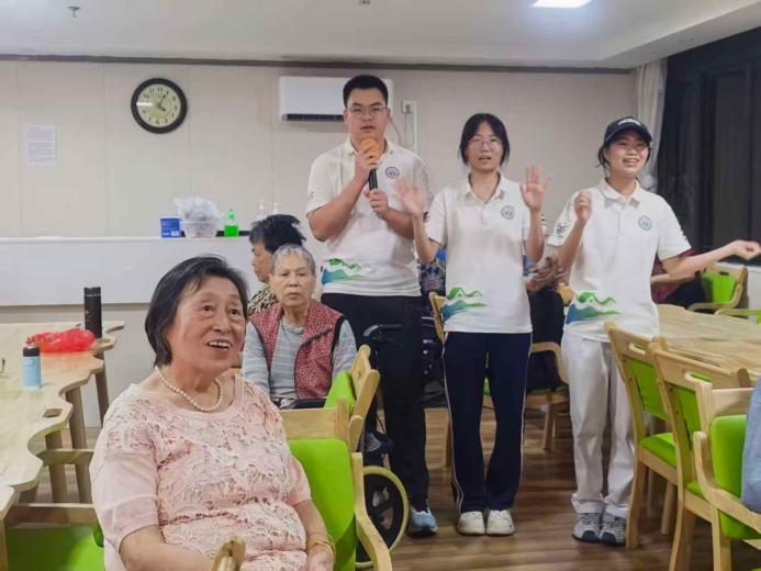 敬老情暖朝夕,义诊惠泽邻里(图8) 敬老情暖朝夕,义诊惠泽邻里(图8)