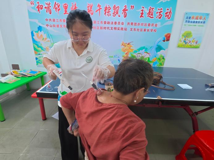 敬老情暖朝夕,义诊惠泽邻里(图6) 敬老情暖朝夕,义诊惠泽邻里(图6)