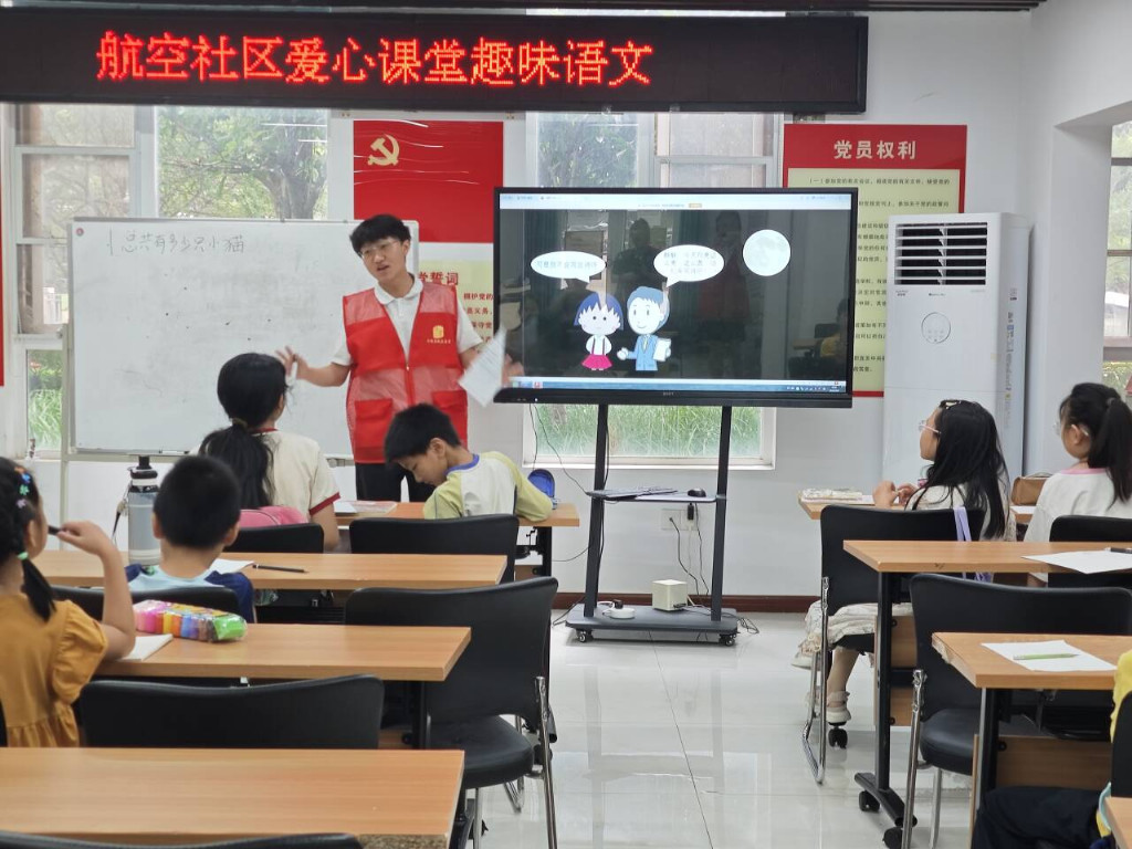 武汉东湖学院智创逐光志愿服务队开设趣味语文课堂，带领青少年邂逅诗歌之美