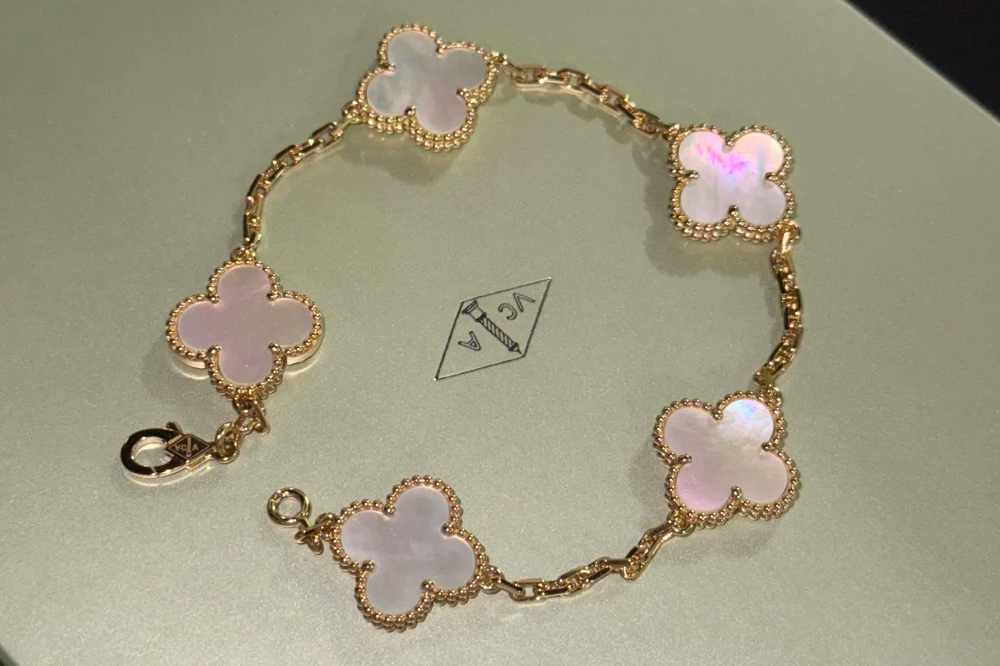 4487faae062f5f0f0abc288ed738b21d75f9eac5a29fe5dd1bb29f08f63a898d