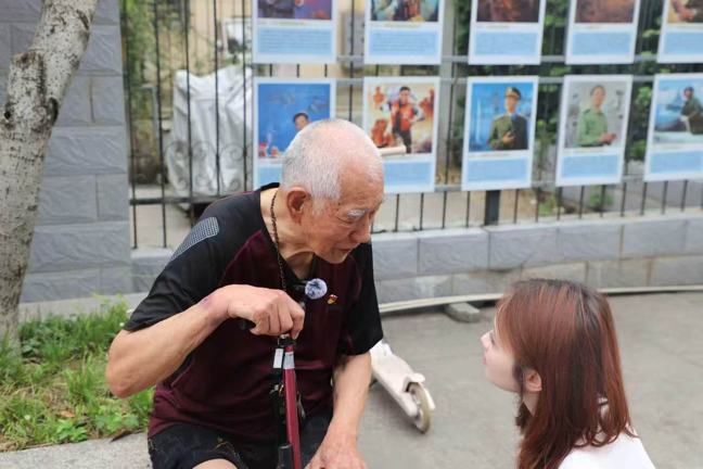弦歌润桑榆 青年传薪火 安师大学子以美育温暖银发群体(图2)