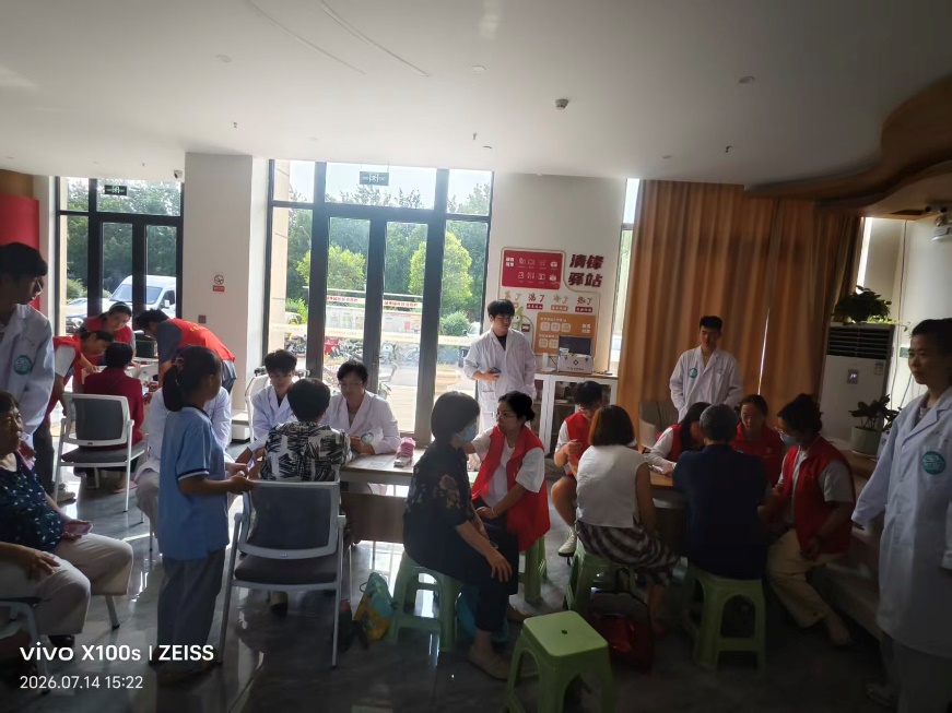 社区惠民生，岐黄送清凉 —— 杏暖乡遇队暑期三下乡走进济南多社区开展便民健康服务