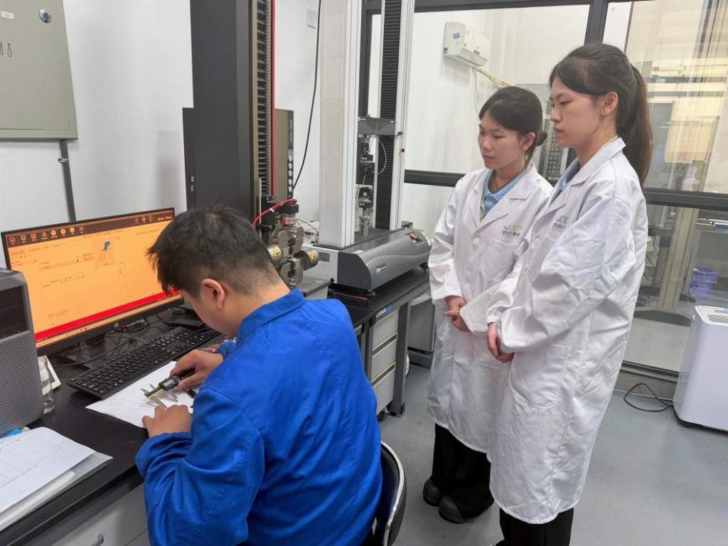 从实验室小样到产业化样品：冷衫科技无源辐射制冷面料实现产学研转化突破
