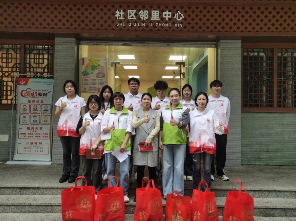智脑护航进社区，调研走访护银龄