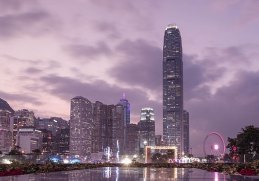 拿到香港本地真实岗位！香港专才计划，工作 + 身份同步办理，全家可随行