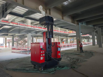 智能建造赋能施工提质 朝阳万象城项目启用防火涂料喷涂机器人开展钢结构涂装作业